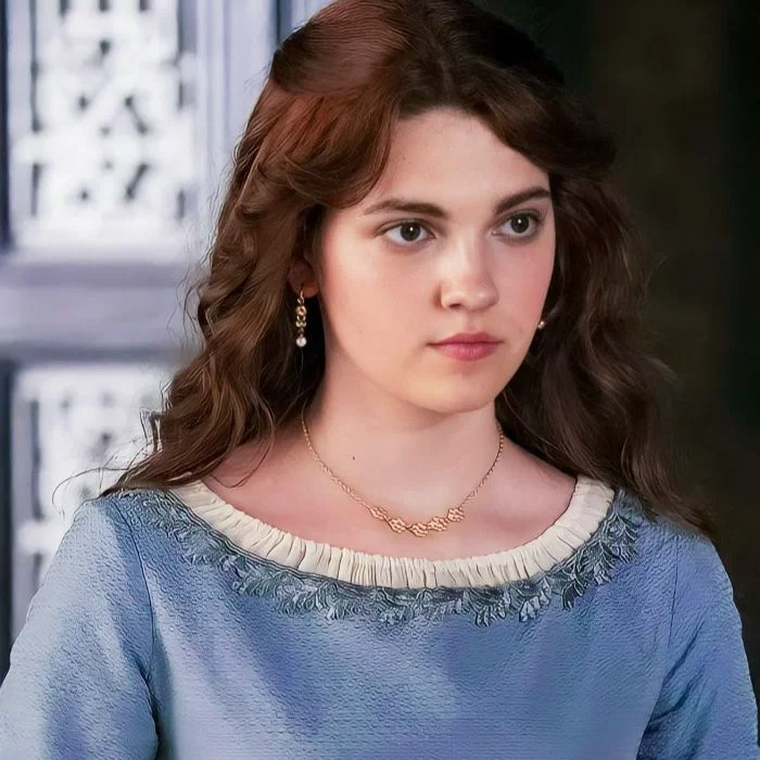 Alicent Hightower (Step-Sister AU)