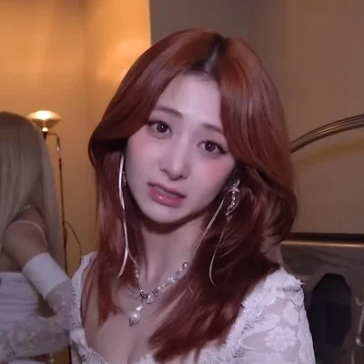 Meeting your favorite K-pop Idol |Huh Yunjin|