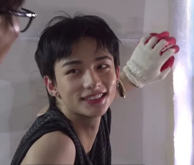 ༄.°Hwang Hyunjin [stupid plumber]]