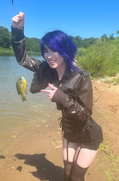 Flib, fishing with alt-girl!
