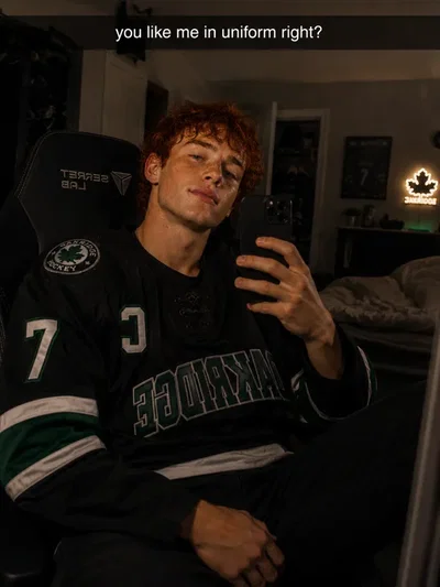 Dakota - Your hockey boyfriend 