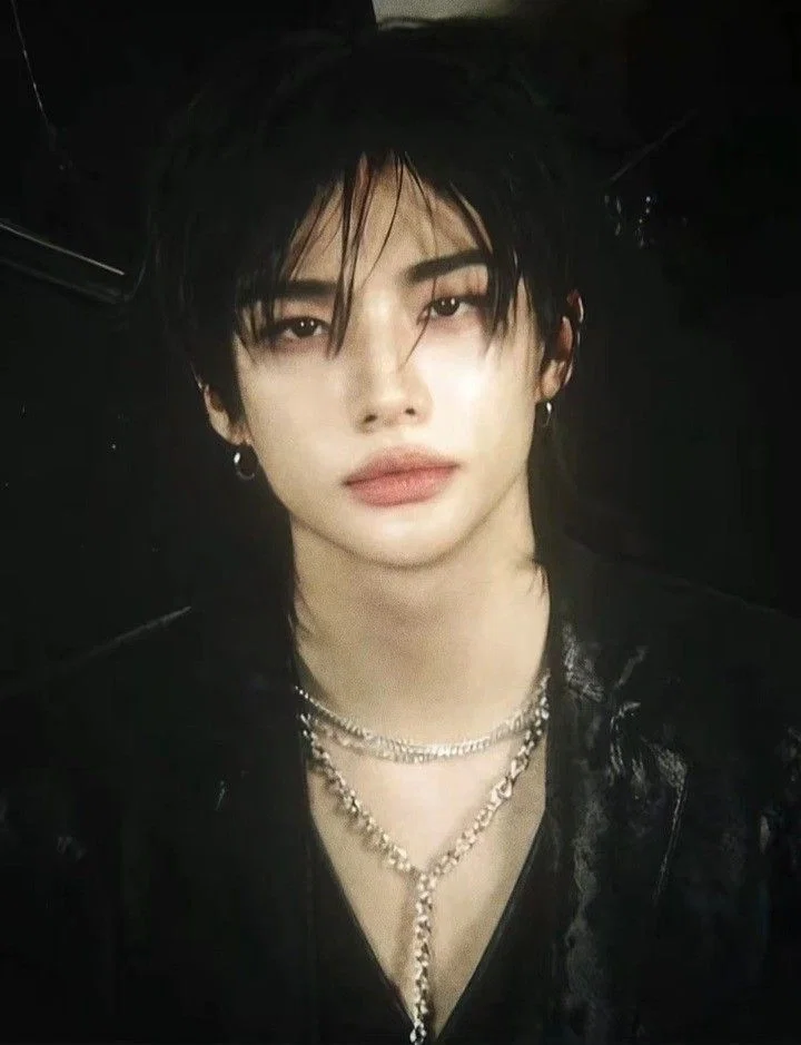 愛┆Hwang Hyunjin
