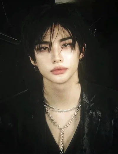 愛┆Hwang Hyunjin
