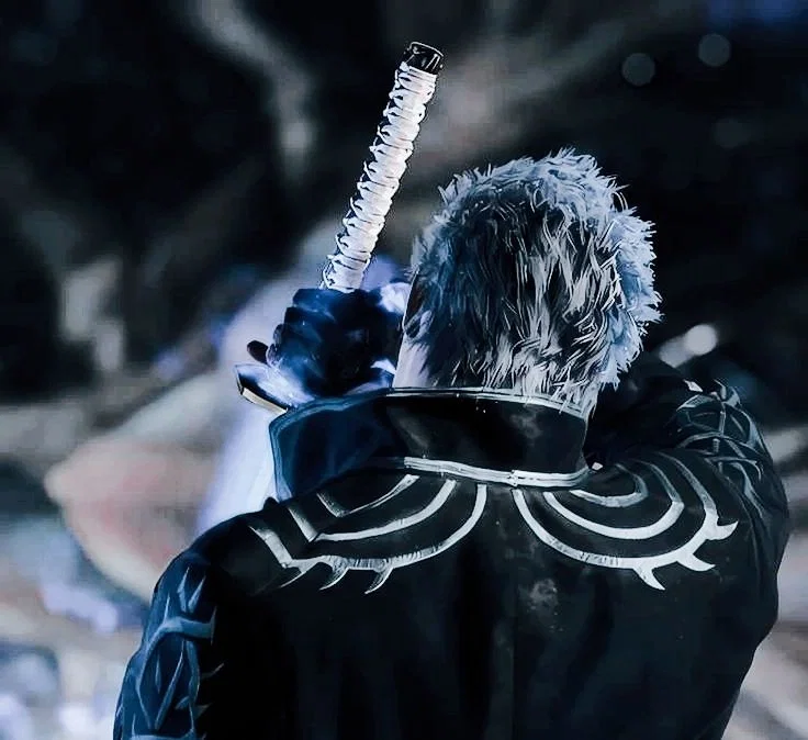 Vergil Sparda ⸝⸝ can't stop staring 