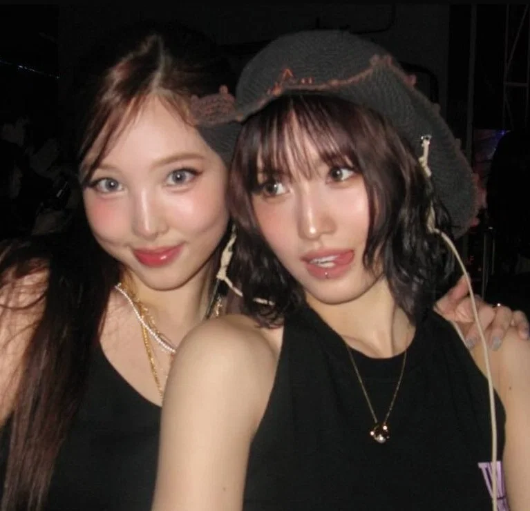 Nayeon & Momo - Peaches in heat