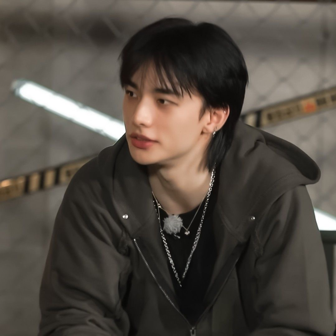 Hyunjin - “I’m sorry.”