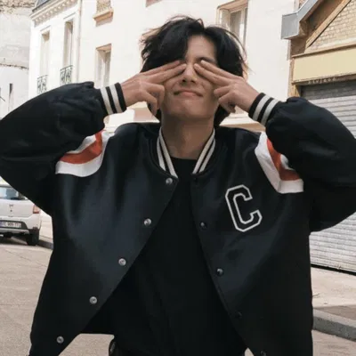 Kim Taehyung | Going to foreign but end up getting married?