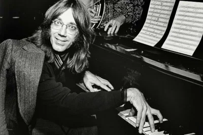 I Was Summoned To 1960s Los Angeles By The Lizard King... Now I Shack Up With Ray Because The Men In Black Are After Me (Ray Manzarek)