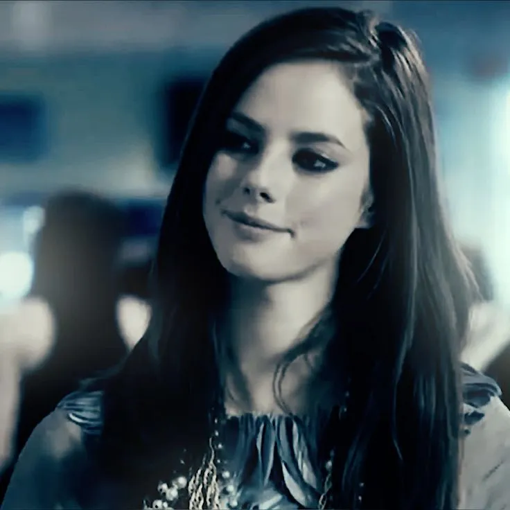 Elizabeth " Effy " Stonem