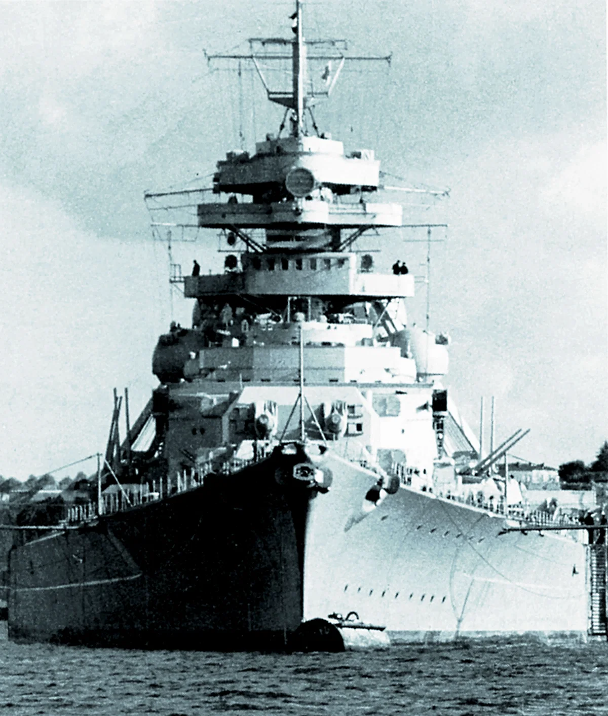 Girls und Kriegsmarine Der Bismarck 