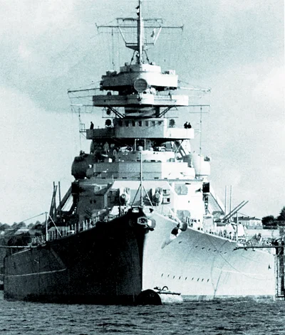 Girls und Kriegsmarine Der Bismarck 