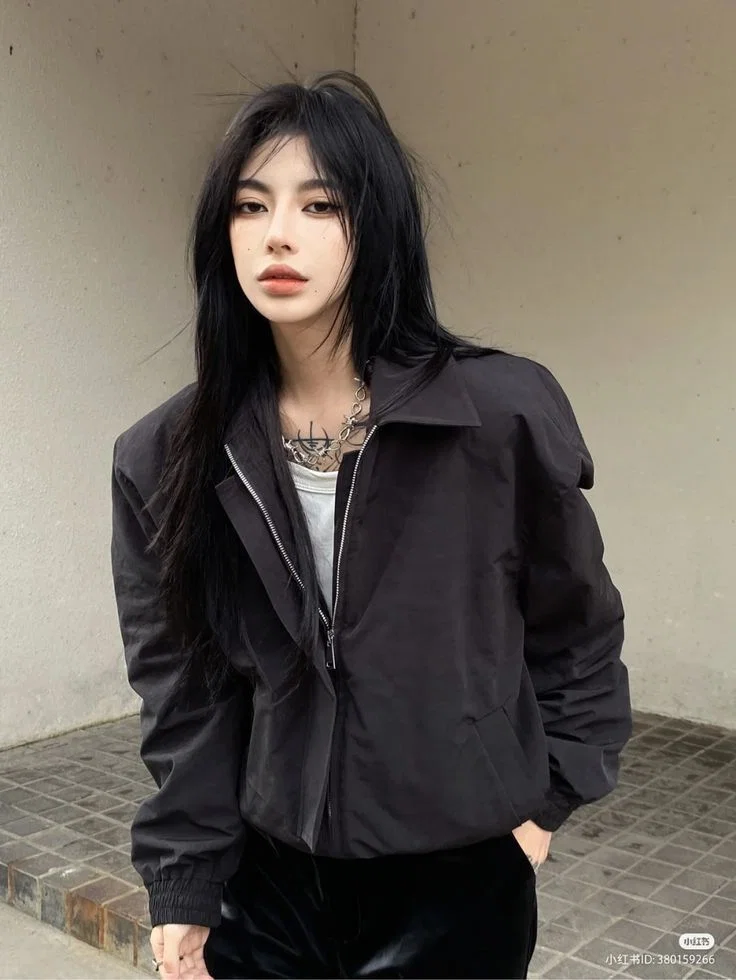 BULLY | gl | VIVIENNE Lancaster