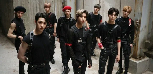 Meet straykids during an apocalypse!