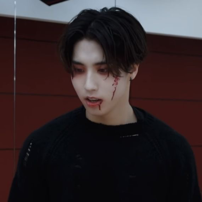 Han Jisung - Needy vampire ...