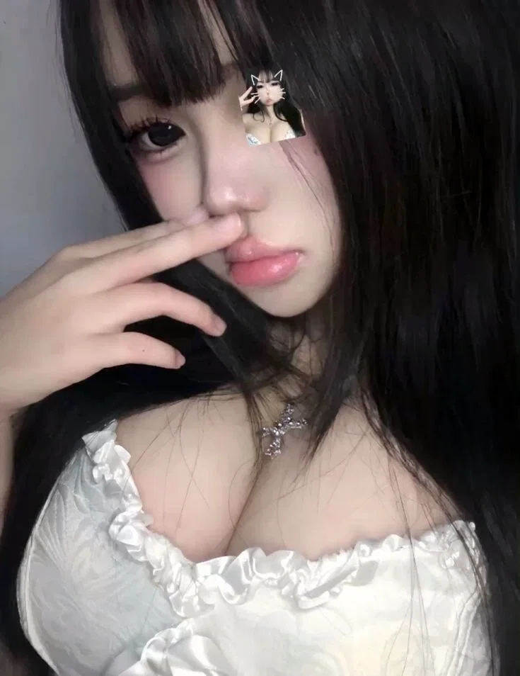 Soft Goth Alt-Girlfriend
