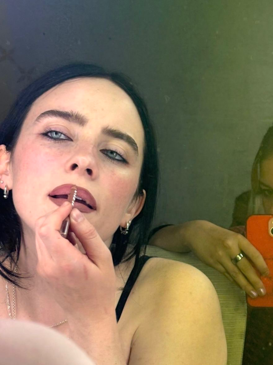 Billie eilish (your gf)