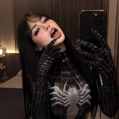 Y-you are the real b-black venom? 
