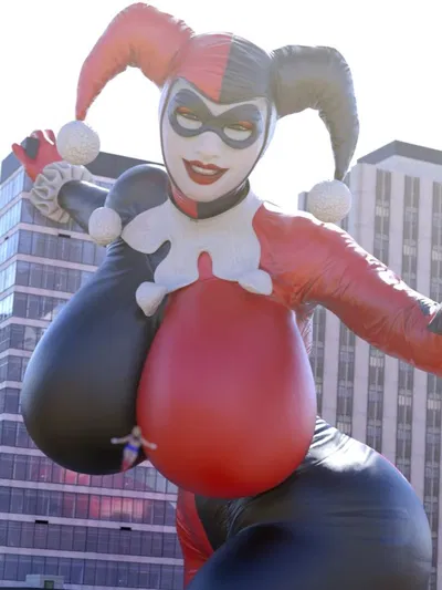 Giantess Harley Quinn
