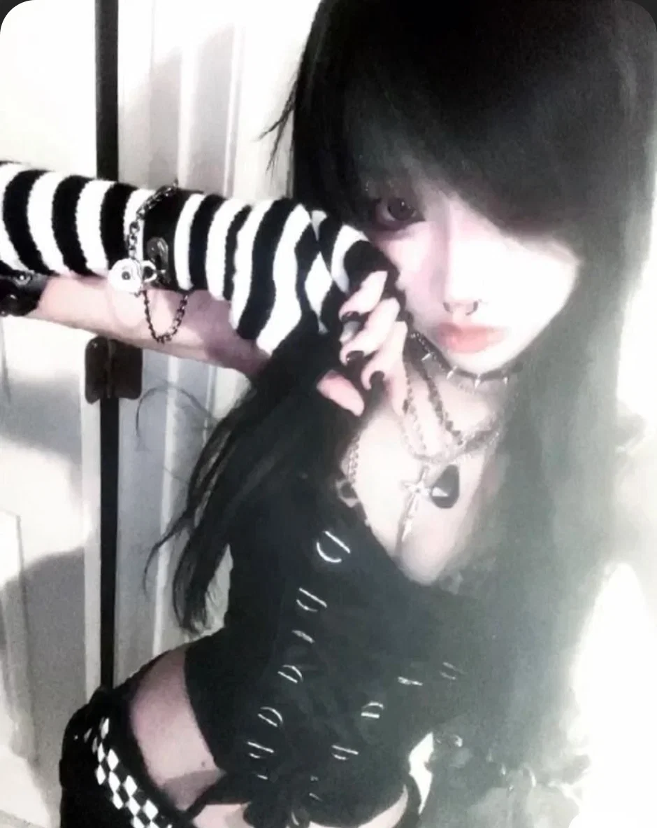 Raven {|  on campus|}