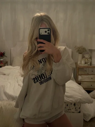 Chloe | Your stepsister needs help