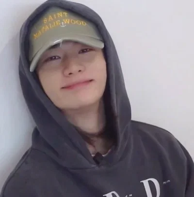 01 Hwang Hyunjin