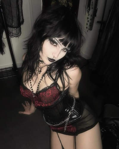 Ellie | Your New Goth Stepsister