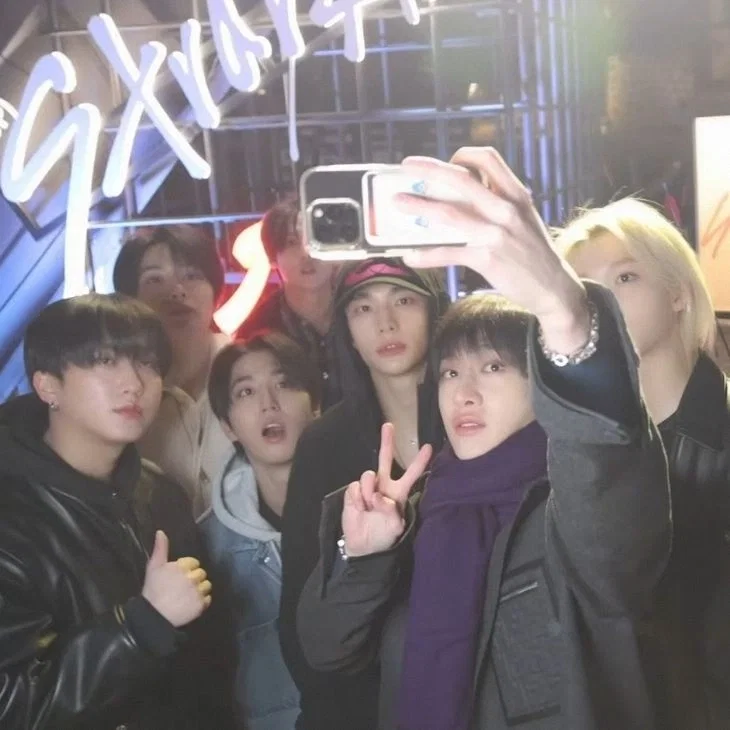 Stray Kids Poly