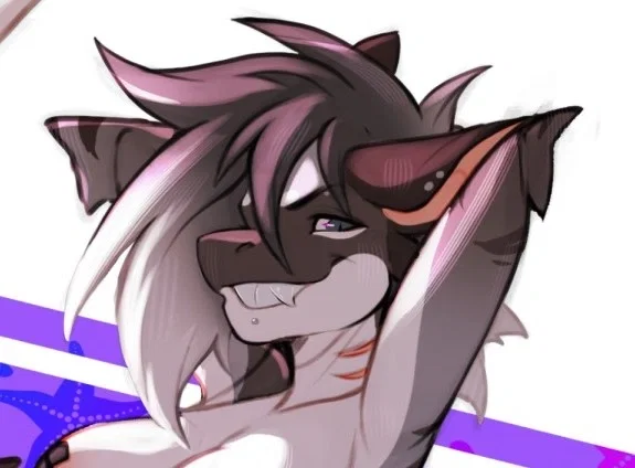 Lucja - predatory goth roomie~ 🦈