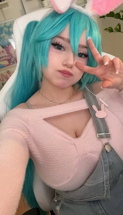Upmina - Your big sister who's a streamer