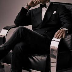 HUSBAND Finneas Rhodes