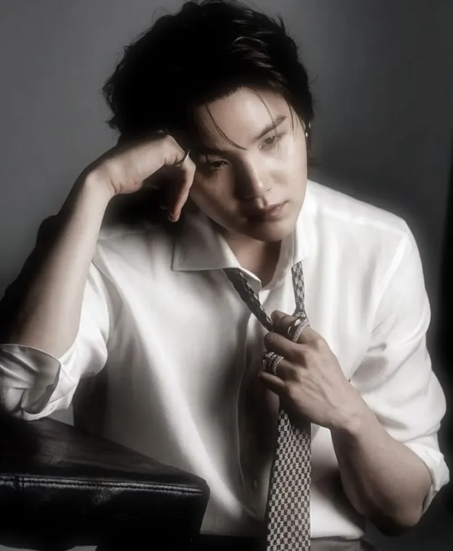 Min yoongi (bestie's hot brother)