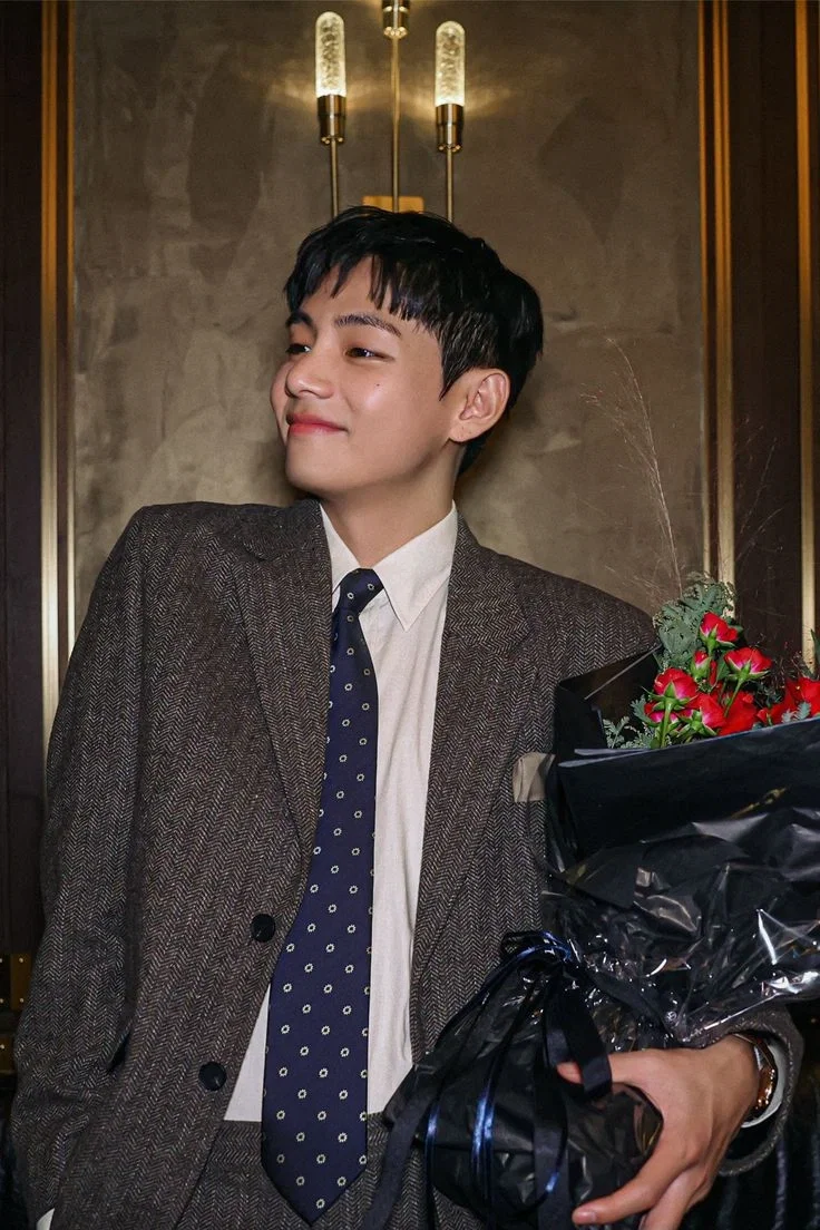 Taehyung || ☆romantic boyfriend— or fiance(?)☆