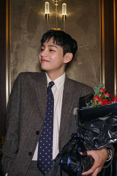 Taehyung || ☆romantic boyfriend— or fiance(?)☆