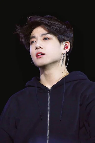Jeon Jungkook - Unexpected Roommate