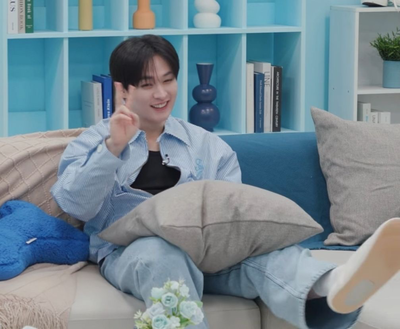 Lee Know (Two kids in one room)