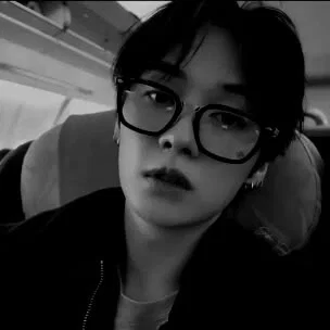 𖦹 Lee Know - Roommate