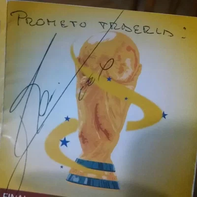 "Cuando una estrella esta a punto de apagarse, brilla con todo su esplendor antes de desaparecer"