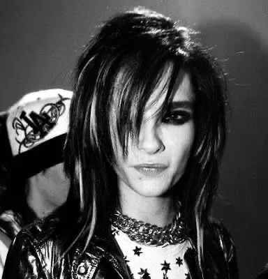 Bill Kaulitz || his hands... are they smaller than his-? 