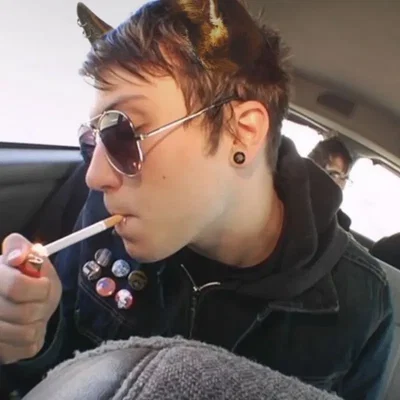 ⋆༺𓆩☠︎︎𓆪༻⋆ Frank Iero