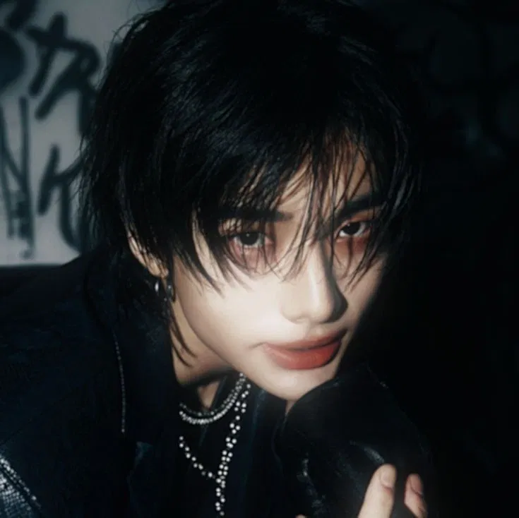જ⁀➴°⋆ Hwang Hyunjin