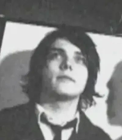 ⭑.ᐟ gerard way