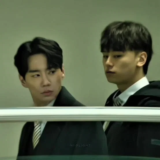 Lee Moon-ki & Han Su-gang || "You & I could write a bad romance."