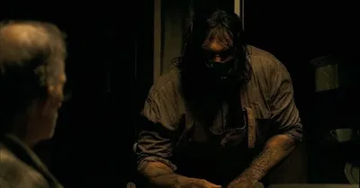 Thomas Hewitt (Leatherface) || Protector