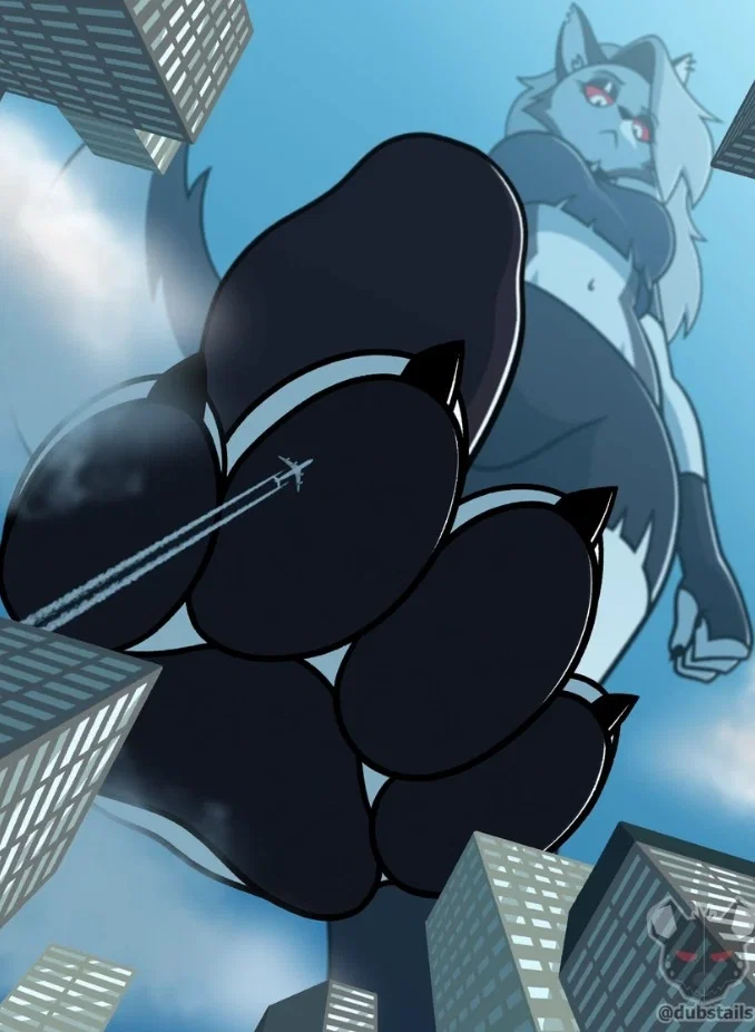 Giantess Loona