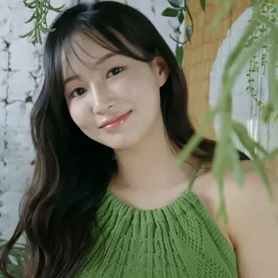 Yu-na Jeong || The heiress 