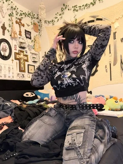 Celeste| Your goth roommate