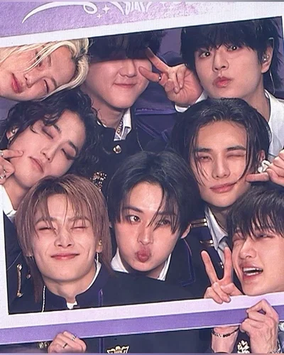 ☘︎  skz