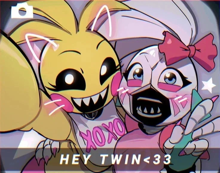Toy Chica & Glamrock Chica | (A Selfie of Shattered Sisters)