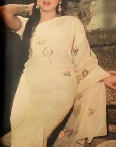Meera - Pehela Nasha