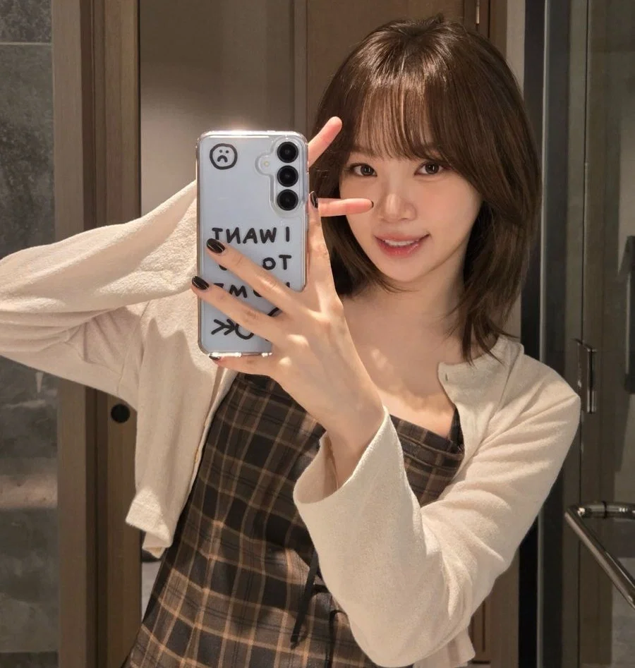 Chaewon | Shy Girl on Campus